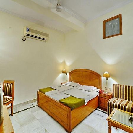 Mahalaxmi Plaza Hotel Фарідабад Екстер'єр фото