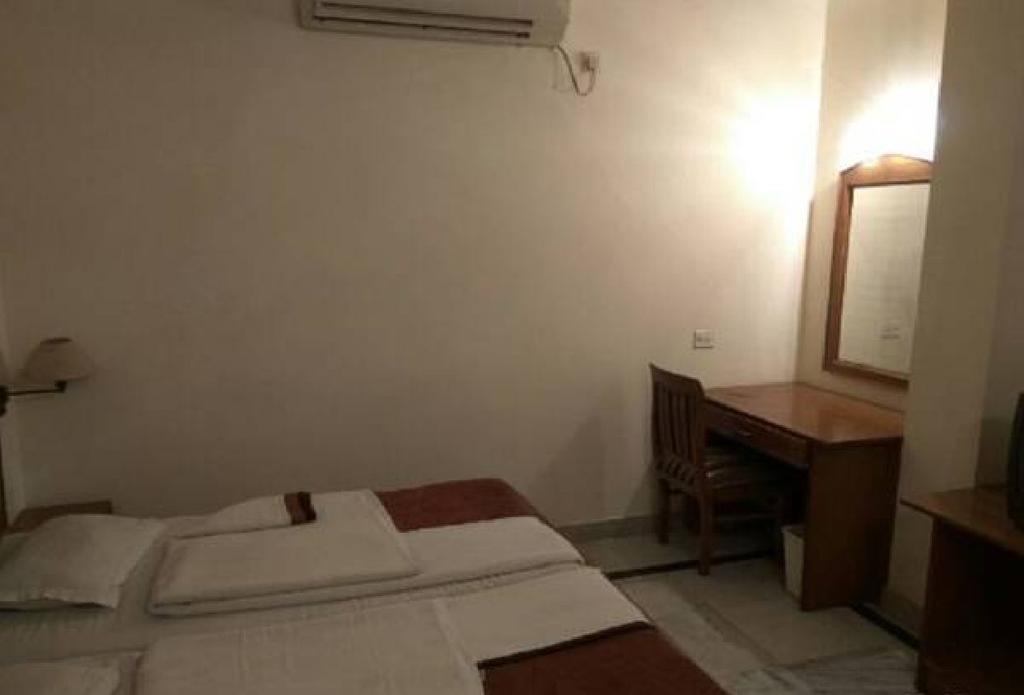 Mahalaxmi Plaza Hotel Фарідабад Номер фото